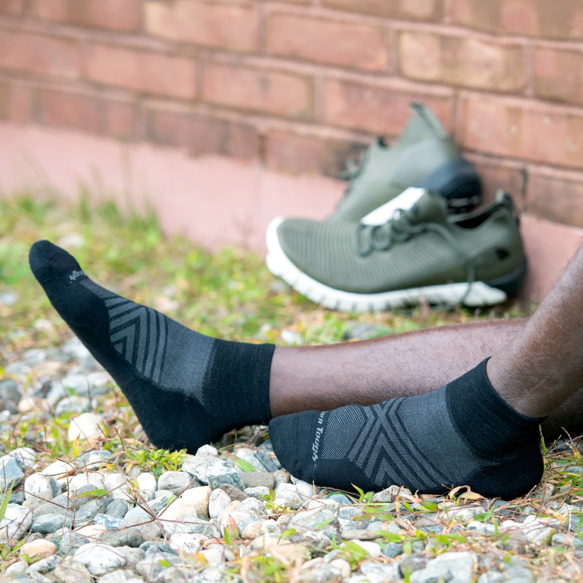 Men's Run Quarter Ultra-Lightweight Running Socks - Image 10