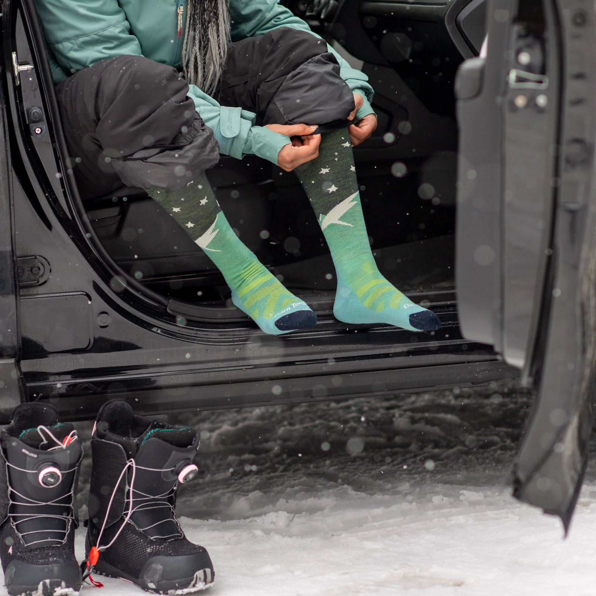 Women's Aurora Over-the-Calf Lightweight Ski & Snowboard Socks - Image 3