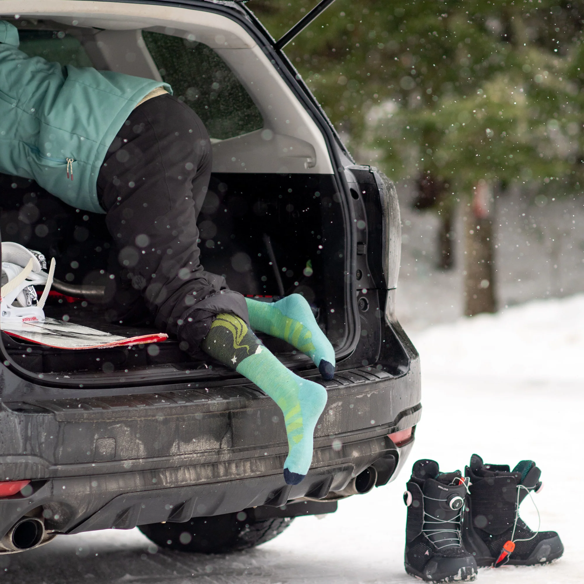 Women's Aurora Over-the-Calf Lightweight Ski & Snowboard Socks - Image 4